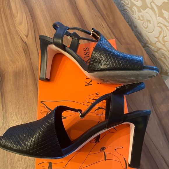 New Kiss Kiss sandals - Picture 8 of 9